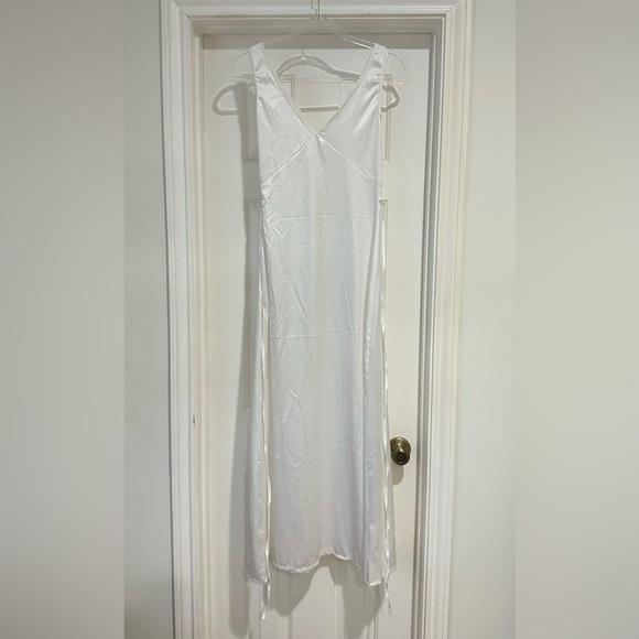 Sleeveless V-Neck Maxi Dress in Ivory - Picture 8 of 9